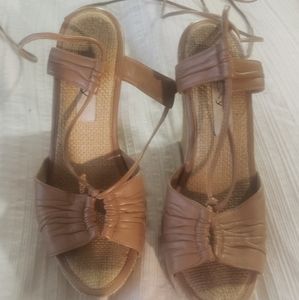 Super hot for 2025!! Tan leather lace up wedges